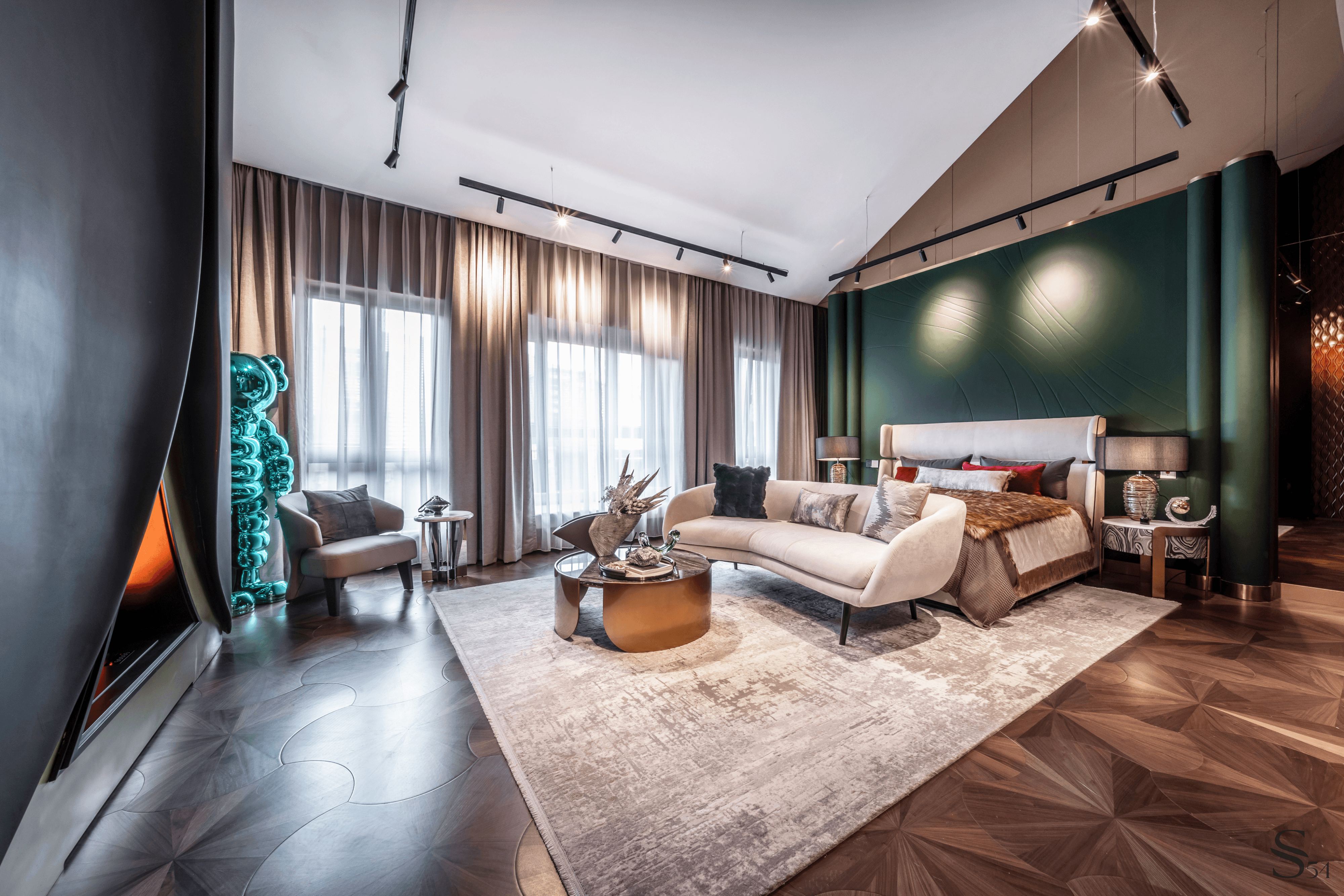 Master bedroom. Minotti sofa, Longhi armchair, Cantori tables, Visionnaire Home bed Master bedroom. Minotti sofa, Longhi armchair, Cantori tables, Visionnaire Home bed
